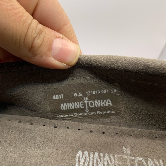 Minnetonka Suede Gray Shoes Moccasins Flats Size 6.5 - Picture 2 of 7